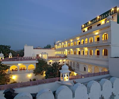 https://imgcld.yatra.com/ytimages/image/upload/t_hotel_yatra_city_desktop/v1449143064/Domestic Hotels/Hotels_Jaipur/Treebo Khandwa Havelli/Facade_Night_View.jpg